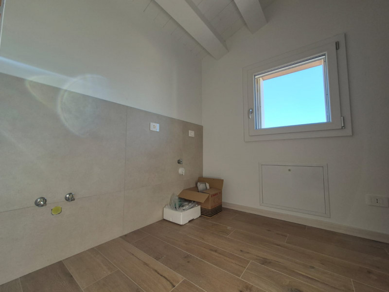 A Lonigo, in zona tranquilla, lontana dal traffico, proponiamo in vendita, due villette indipende...