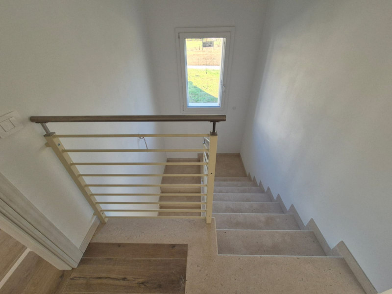 A Lonigo, in zona tranquilla, lontana dal traffico, proponiamo in vendita, due villette indipende...