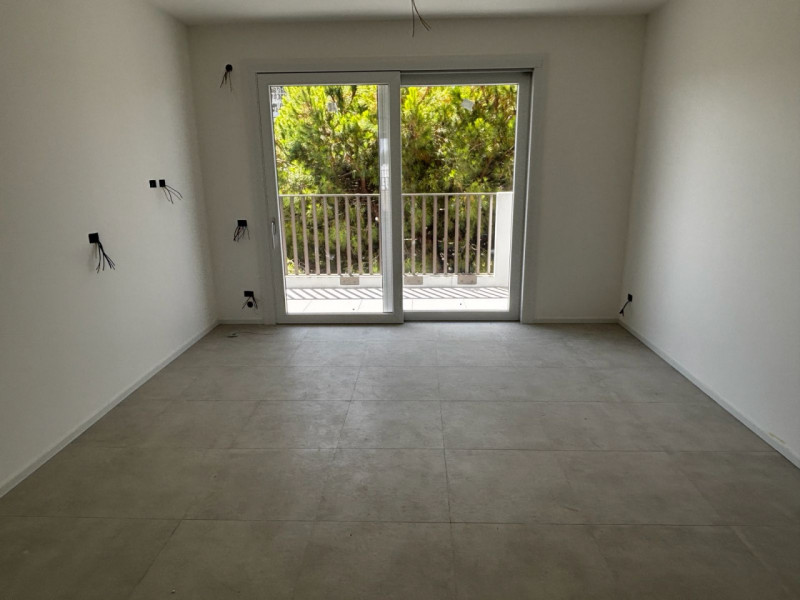 A due passi da Piazza Brescia, nuovo appartamento al terzo piano di una moderna palazzina con asc...