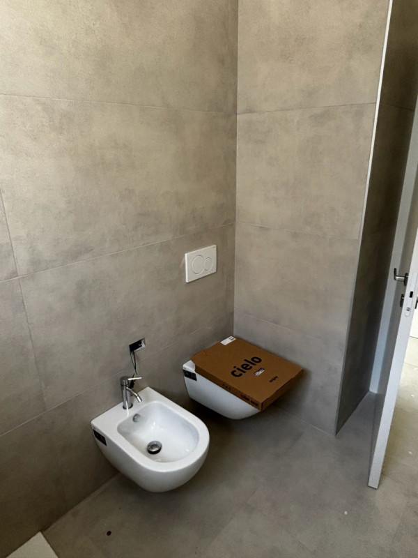 A due passi da Piazza Brescia, nuovo appartamento al terzo piano di una moderna palazzina con asc...