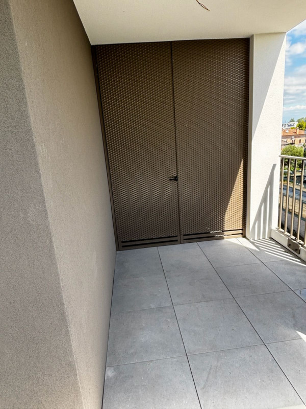 A due passi da Piazza Brescia, nuovo appartamento al terzo piano di una moderna palazzina con asc...