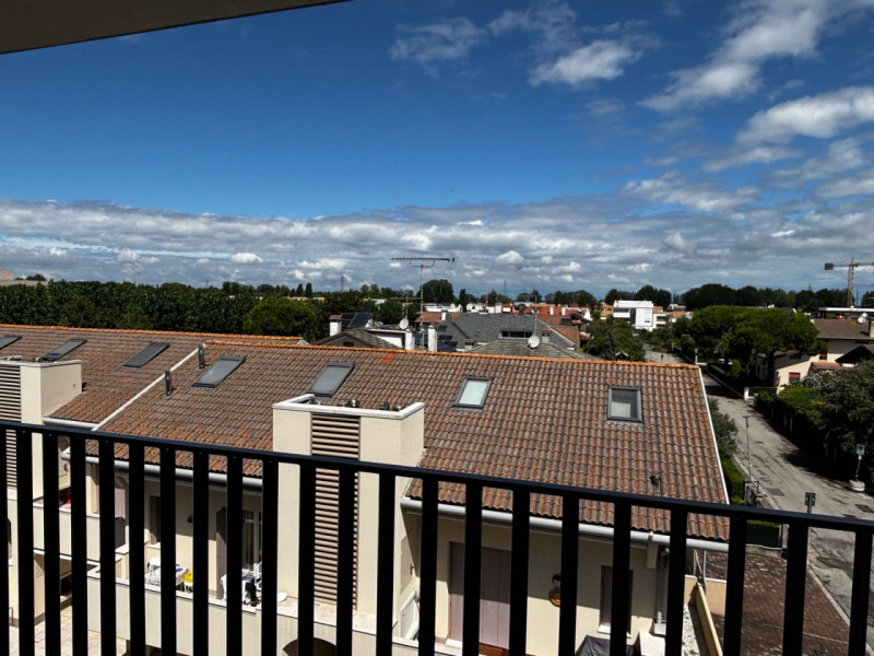 A due passi da Piazza Brescia, nuovo appartamento al terzo piano di una moderna palazzina con asc...