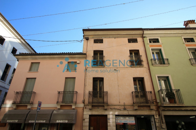 Thiene - centro

Stai cercando un raffinato bilocale ristrutturato a nuovo in centro?
Prezzo € 11...