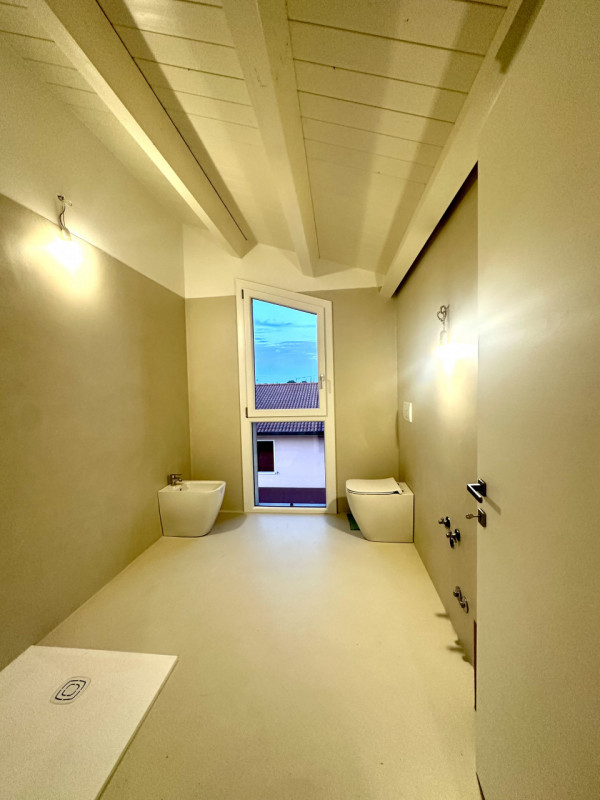 Situata nella tranquilla frazione di Sant'Eufemia, nel comune di Borgoricco, questa signorile pro...