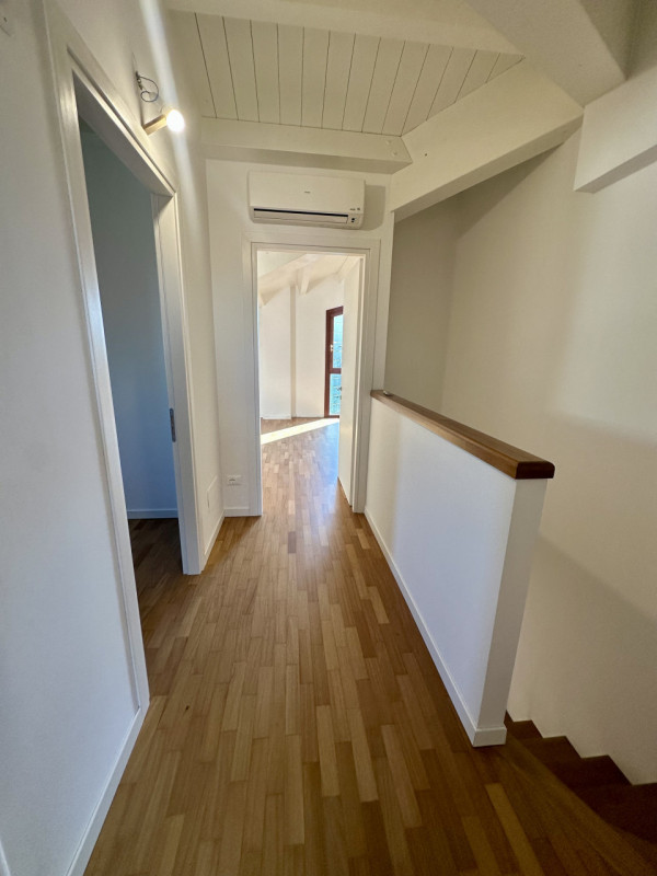 Situata nella tranquilla frazione di Sant'Eufemia, nel comune di Borgoricco, questa signorile pro...