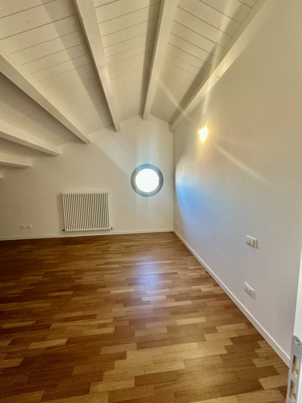 Situata nella tranquilla frazione di Sant'Eufemia, nel comune di Borgoricco, questa signorile pro...