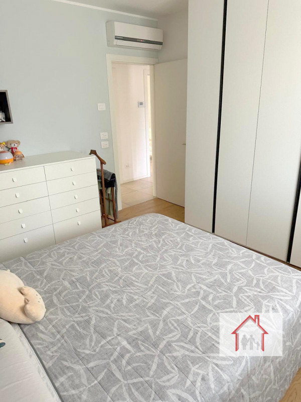 Scopri questo splendido appartamento quadrilocale situato nel cuore di Montebelluna, ideale per c...