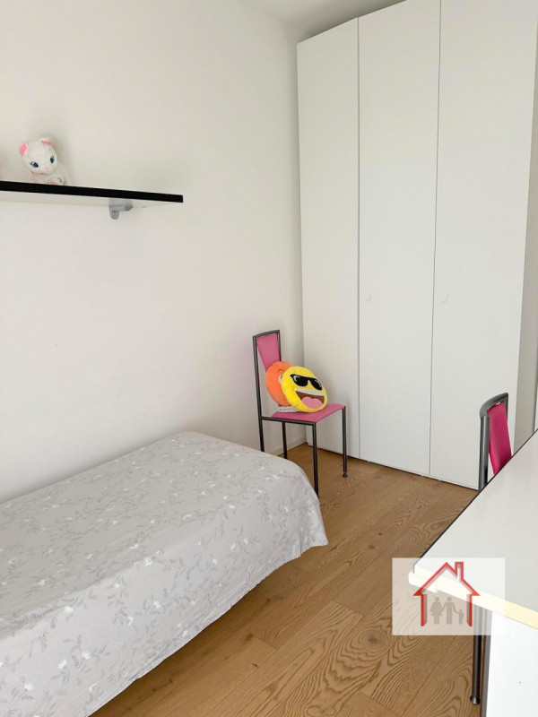 Scopri questo splendido appartamento quadrilocale situato nel cuore di Montebelluna, ideale per c...