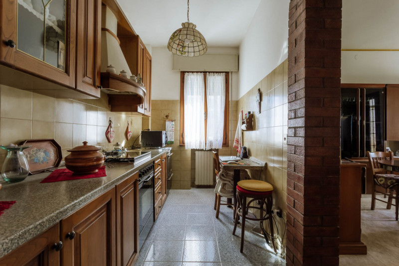 In una tranquilla zona di campagna ad Agna, non distante dal centro del paese, proponiamo in vend...