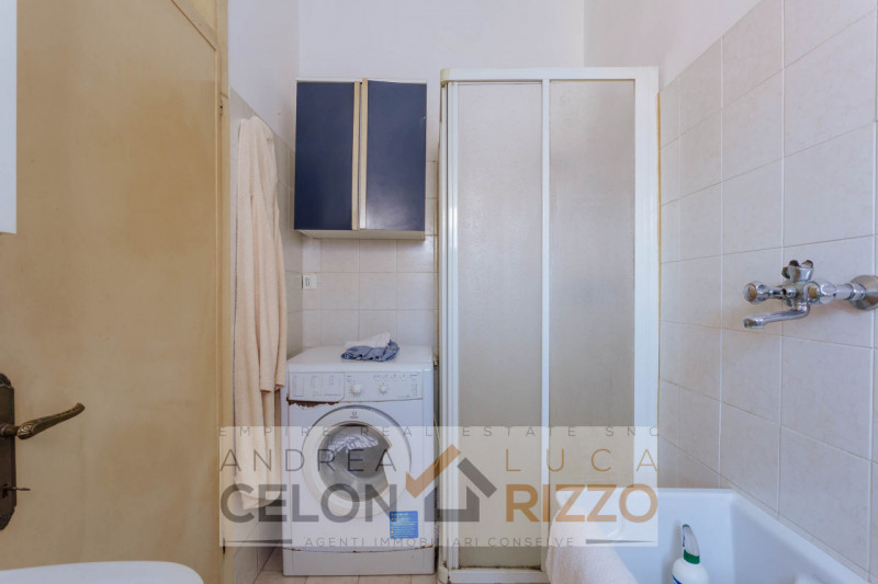 In una tranquilla zona di campagna ad Agna, non distante dal centro del paese, proponiamo in vend...