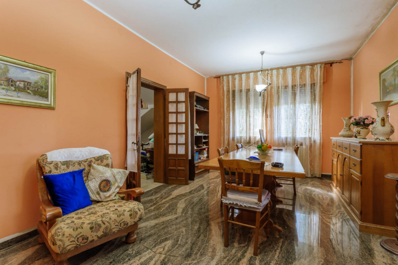 In una tranquilla zona di campagna ad Agna, non distante dal centro del paese, proponiamo in vend...