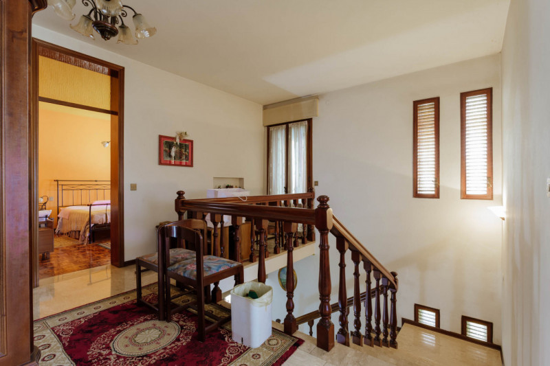 In una tranquilla zona di campagna ad Agna, non distante dal centro del paese, proponiamo in vend...