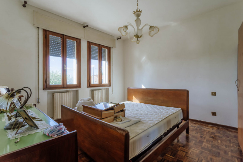 In una tranquilla zona di campagna ad Agna, non distante dal centro del paese, proponiamo in vend...