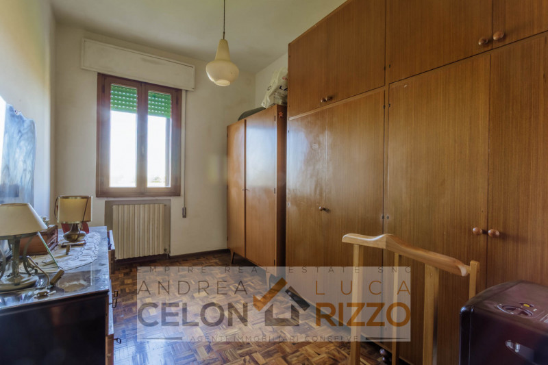 In una tranquilla zona di campagna ad Agna, non distante dal centro del paese, proponiamo in vend...