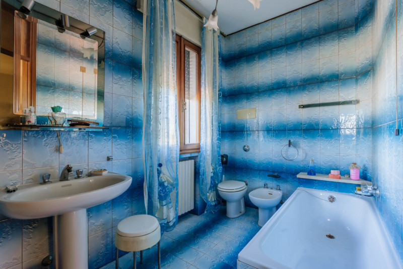 In una tranquilla zona di campagna ad Agna, non distante dal centro del paese, proponiamo in vend...