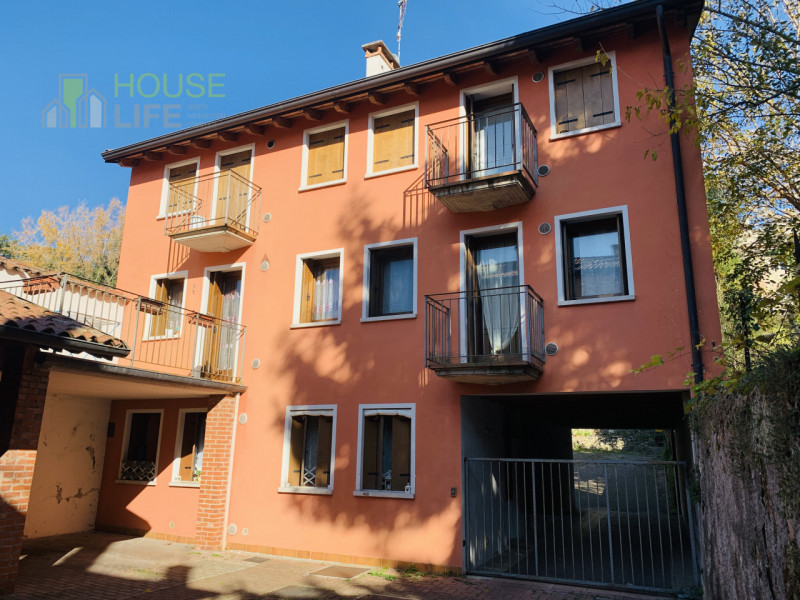 SCHIO: in zona tranquilla del centro e in contesto di sole 5 unità, MINIAPPARTAMENTO sito al pian...