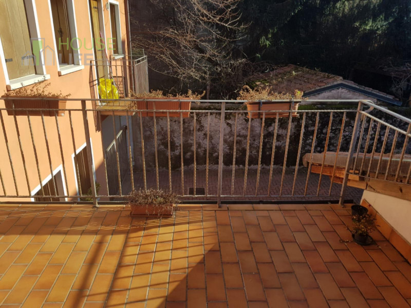 SCHIO: in zona tranquilla del centro e in contesto di sole 5 unità, MINIAPPARTAMENTO sito al pian...