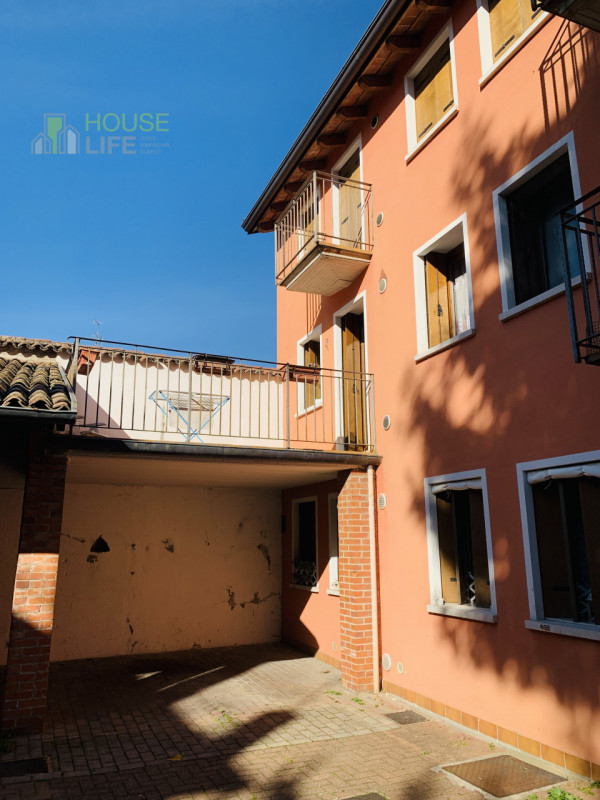 SCHIO: in zona tranquilla del centro e in contesto di sole 5 unità, MINIAPPARTAMENTO sito al pian...