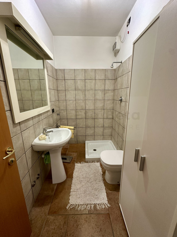 Nel cuore pulsante di Noventa Padovana, presentiamo in vendita un affascinante appartamento duple...