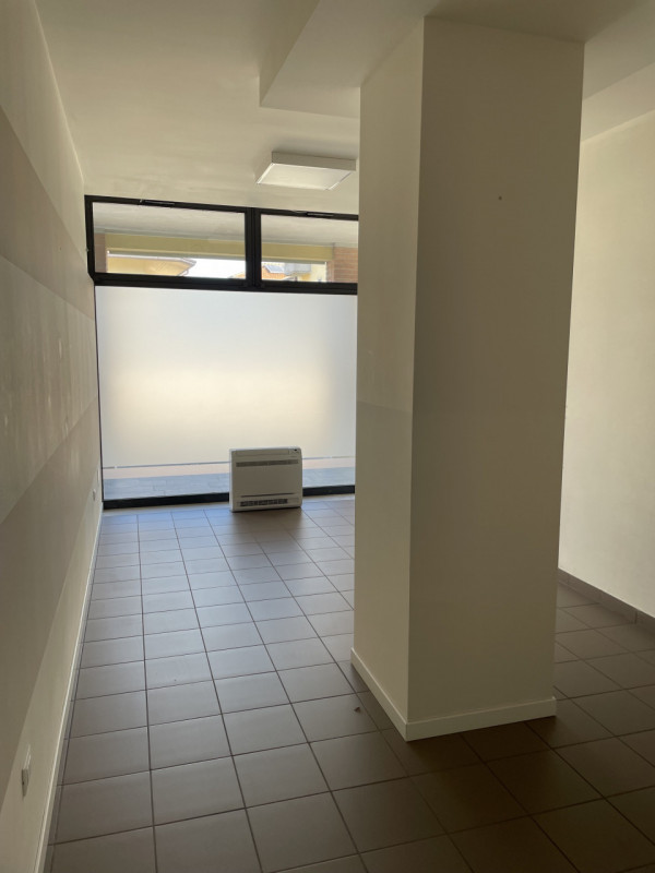 In posizione centrale e strategica nel cuore di Levà, frazione del comune di Montecchio Precalcin...