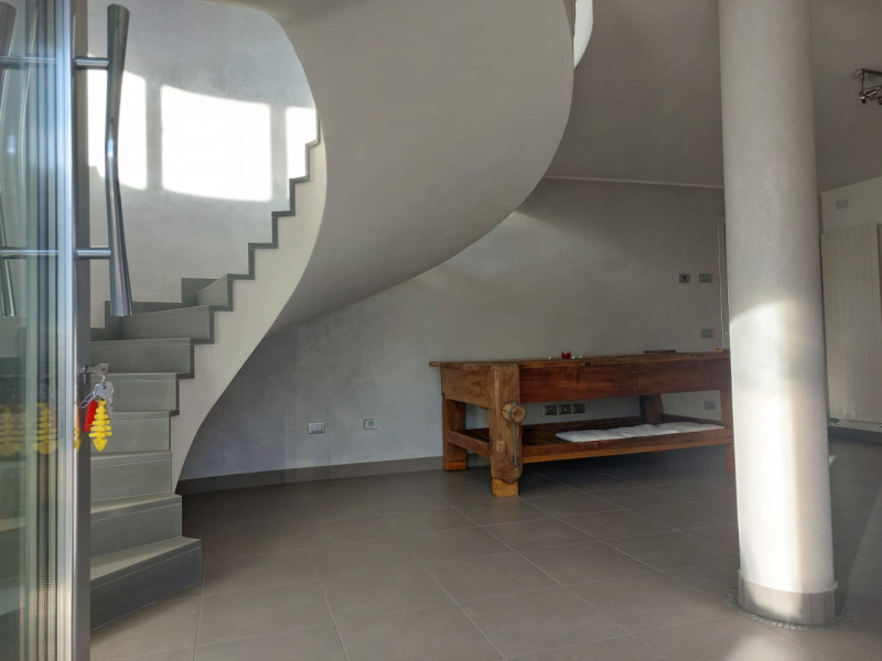 Rif. AT1100
Nella zona industriale di Teolo zona Selve vi proponiamo in affitto ufficio direziona...