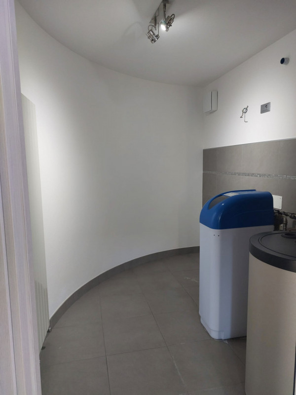 Rif. AT1100
Nella zona industriale di Teolo zona Selve vi proponiamo in affitto ufficio direziona...