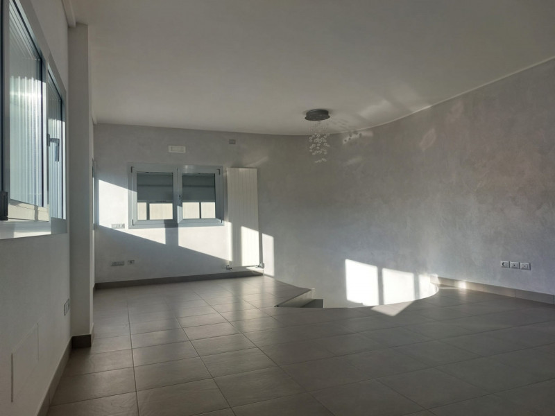 Rif. AT1100
Nella zona industriale di Teolo zona Selve vi proponiamo in affitto ufficio direziona...