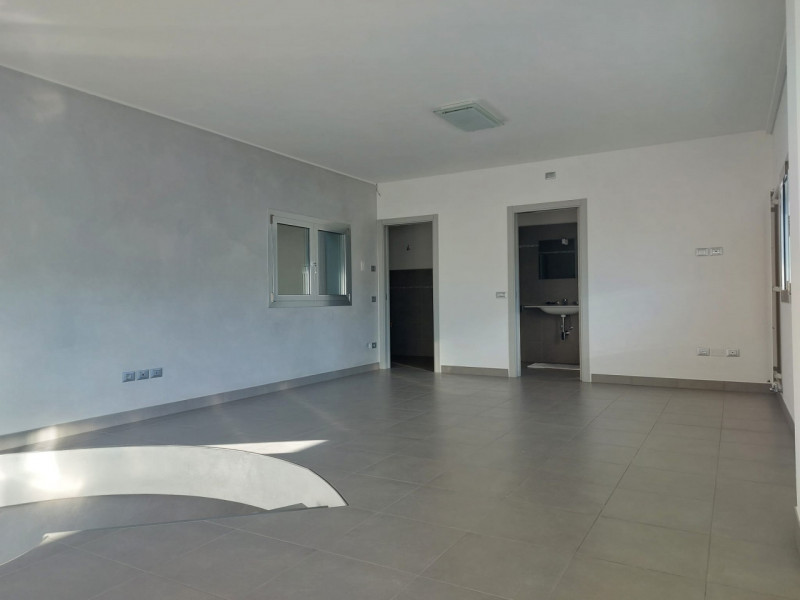 Rif. AT1100
Nella zona industriale di Teolo zona Selve vi proponiamo in affitto ufficio direziona...