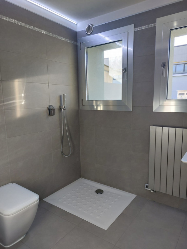 Rif. AT1100
Nella zona industriale di Teolo zona Selve vi proponiamo in affitto ufficio direziona...