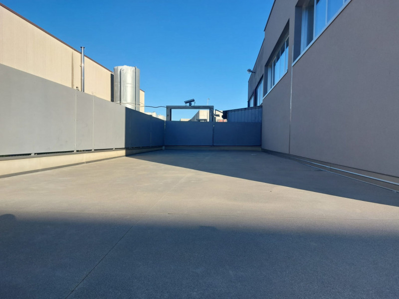 Rif. AT1100
Nella zona industriale di Teolo zona Selve vi proponiamo in affitto ufficio direziona...