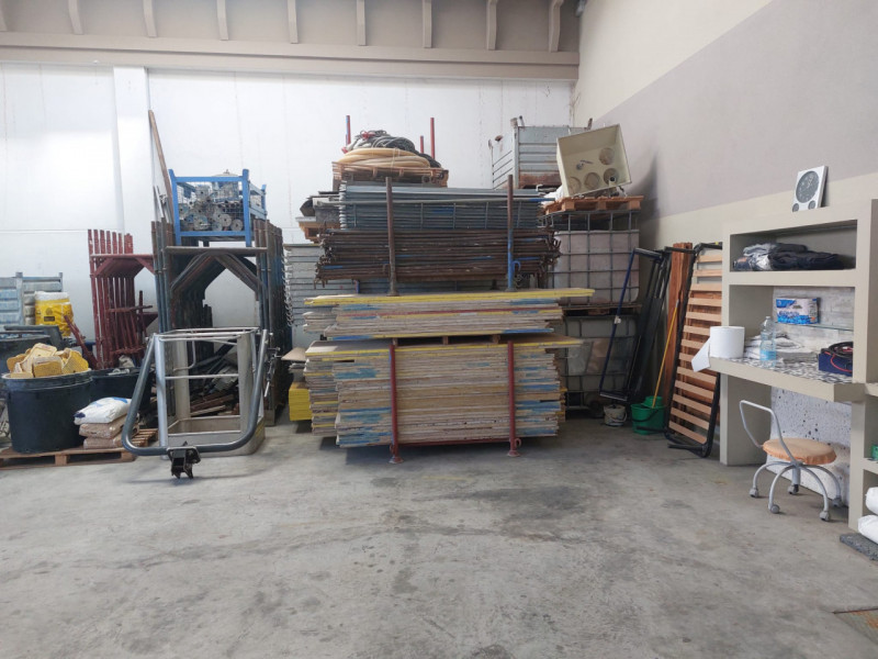 Rif. AT1100
Nella zona industriale di Teolo zona Selve vi proponiamo in affitto ufficio direziona...