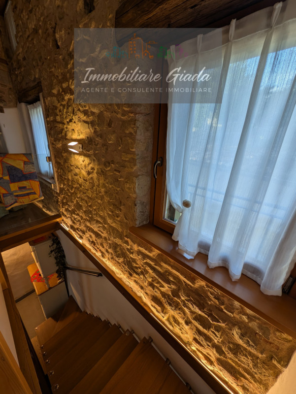 Scopri questa porzione di immobile unica nel suo genere, situata in una delle zone più affascinan...