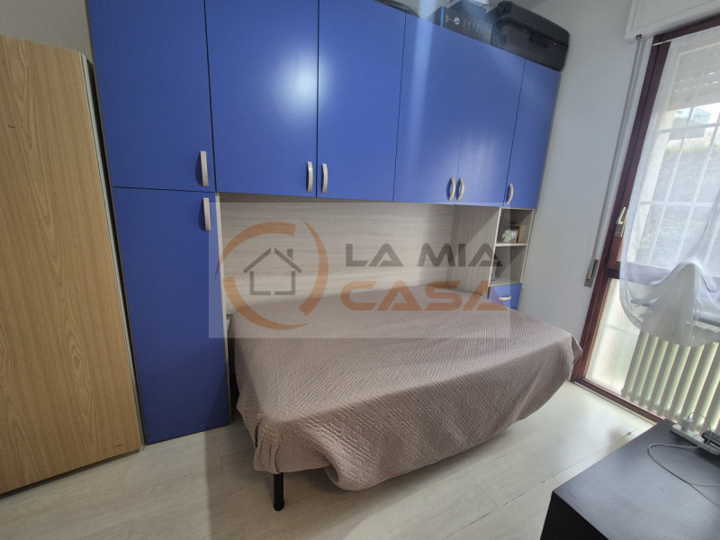 PADOVA - Zona ospedale. 
E' RICHIESTO UN CONTRATTO DI LOCAZIONE TRANSITORIO DI 12 MESI. SONO RICH...