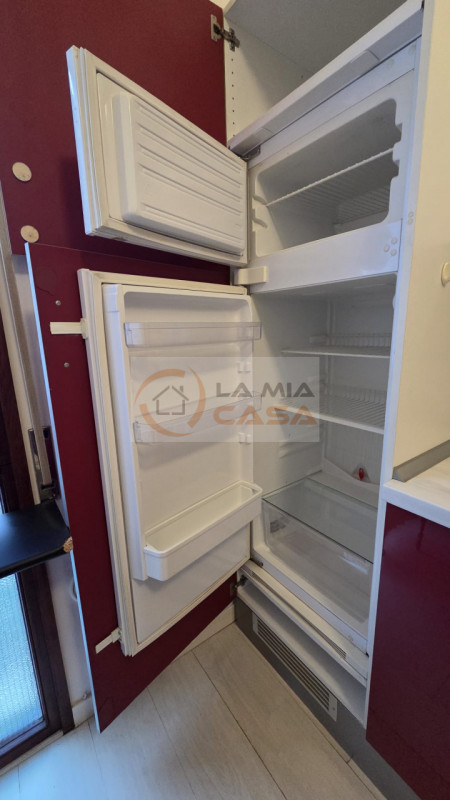 PADOVA - Zona ospedale. 
E' RICHIESTO UN CONTRATTO DI LOCAZIONE TRANSITORIO DI 12 MESI. SONO RICH...