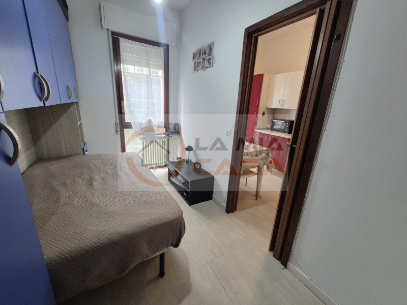 PADOVA - Zona ospedale. 
E' RICHIESTO UN CONTRATTO DI LOCAZIONE TRANSITORIO DI 12 MESI. SONO RICH...