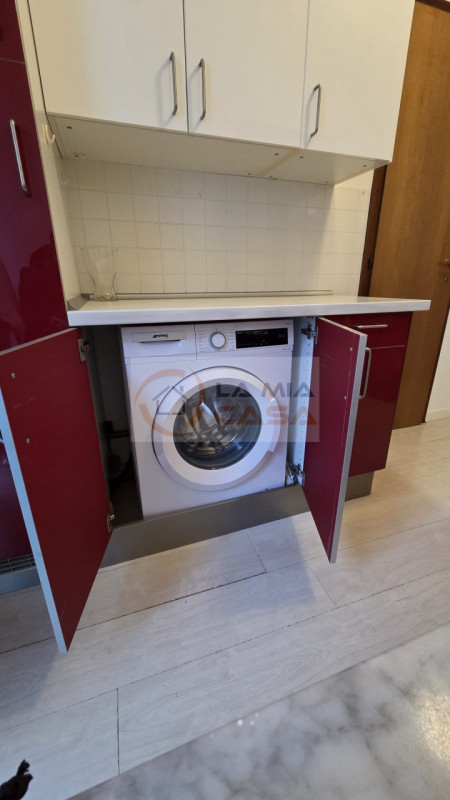 PADOVA - Zona ospedale. 
E' RICHIESTO UN CONTRATTO DI LOCAZIONE TRANSITORIO DI 12 MESI. SONO RICH...