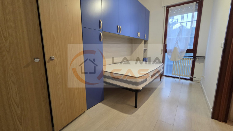 PADOVA - Zona ospedale. 
E' RICHIESTO UN CONTRATTO DI LOCAZIONE TRANSITORIO DI 12 MESI. SONO RICH...