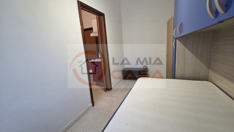 PADOVA - Zona ospedale. 
E' RICHIESTO UN CONTRATTO DI LOCAZIONE TRANSITORIO DI 12 MESI. SONO RICH...