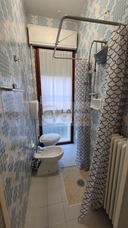 PADOVA - Zona ospedale. 
E' RICHIESTO UN CONTRATTO DI LOCAZIONE TRANSITORIO DI 12 MESI. SONO RICH...