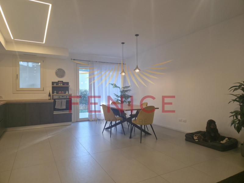 Cerchi un appartamento moderno, spazioso e con un grande giardino privato, difficile da trovare s...