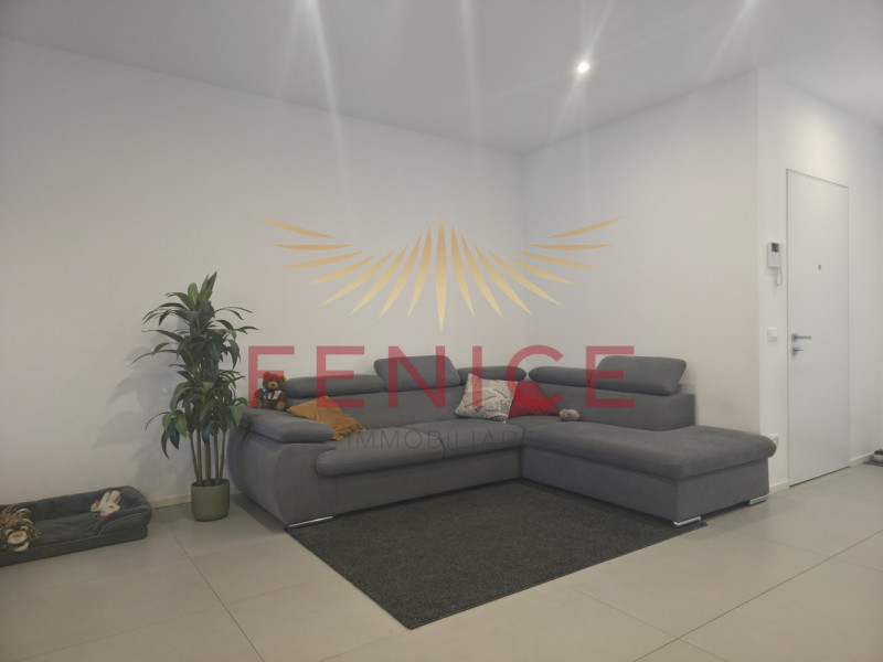 Cerchi un appartamento moderno, spazioso e con un grande giardino privato, difficile da trovare s...