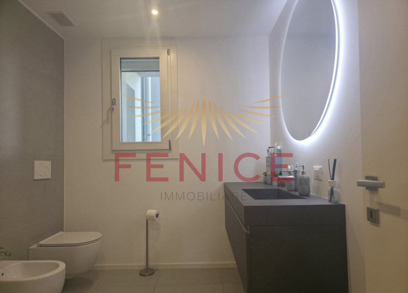 Cerchi un appartamento moderno, spazioso e con un grande giardino privato, difficile da trovare s...