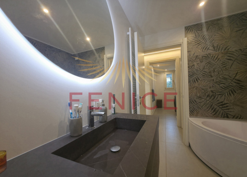 Cerchi un appartamento moderno, spazioso e con un grande giardino privato, difficile da trovare s...