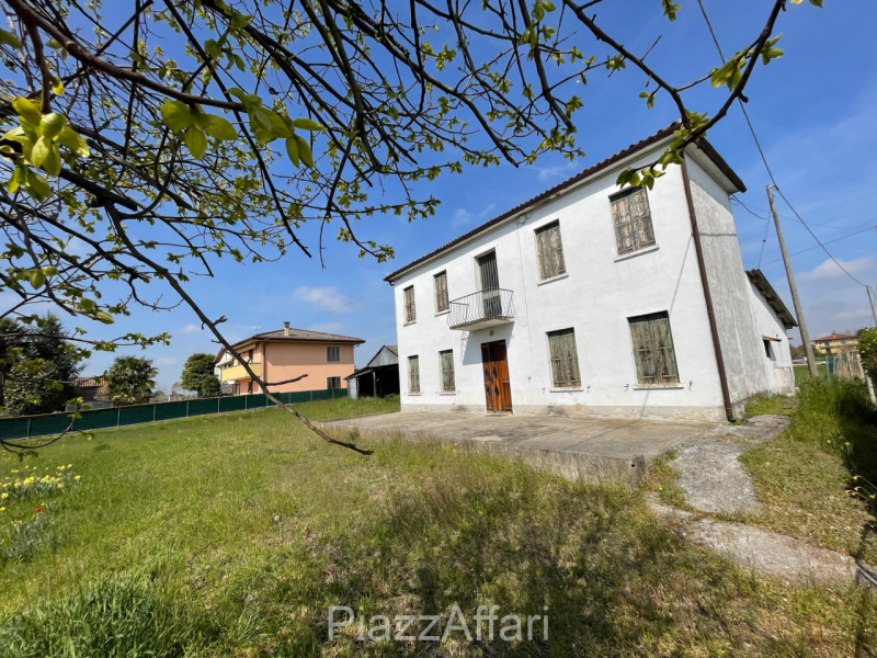 Vendesi in prima periferia a Sant'Angelo di Piove di Sacco casa singola con annesso rustico e gia...