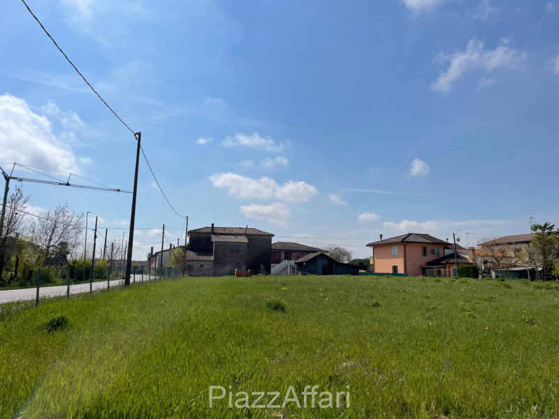 Vendesi in prima periferia a Sant'Angelo di Piove di Sacco casa singola con annesso rustico e gia...