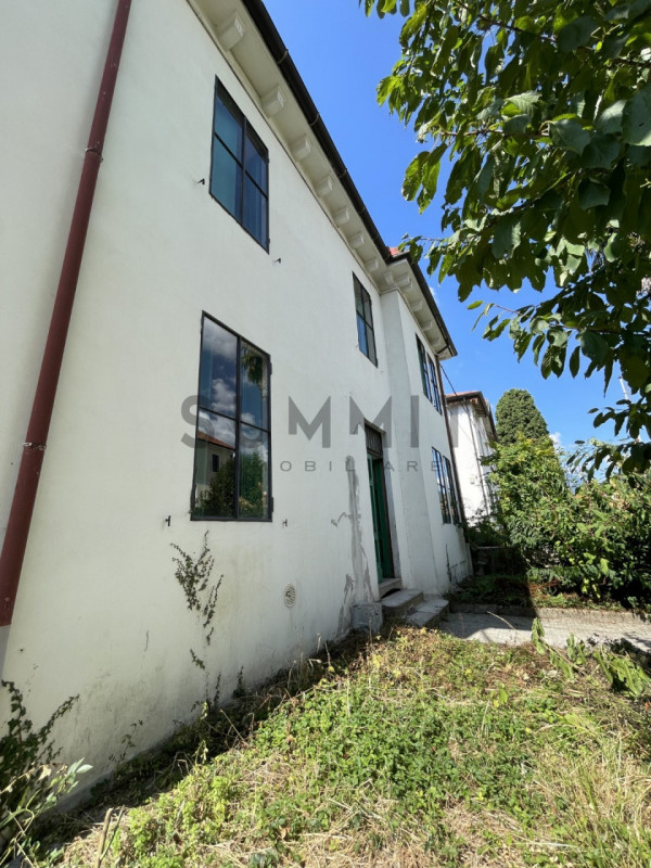 SCHIO - Quartiere Rossi: Affascinante Casa d'Epoca indipendente su 2 livelli. Cl. En. G IPE 175,0...