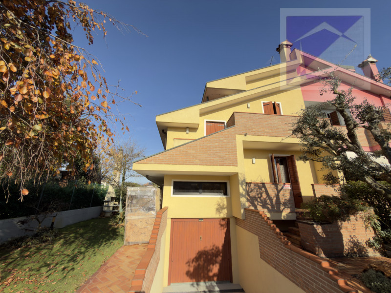 Borgoricco – In posizione centrale e privilegiata, proponiamo in vendita un’elegante e moderna vi...