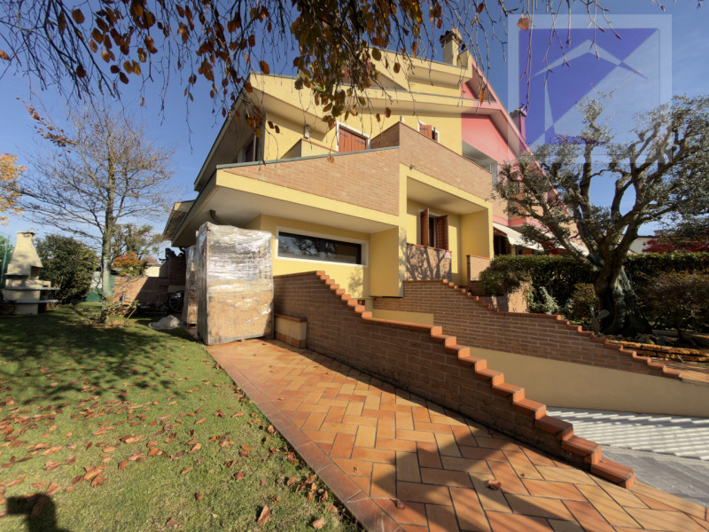 Borgoricco – In posizione centrale e privilegiata, proponiamo in vendita un’elegante e moderna vi...