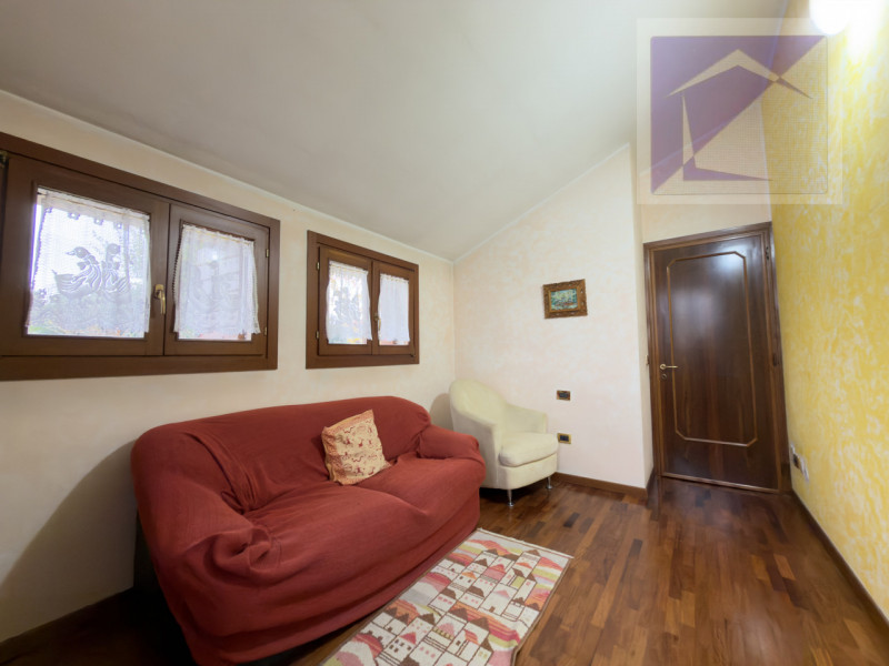 Borgoricco – In posizione centrale e privilegiata, proponiamo in vendita un’elegante e moderna vi...