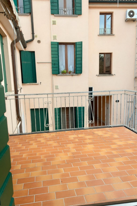 Ponte di Brenta, Via Ceron, in tranquillo contesto condominiale, proponiamo una soluzione abitati...